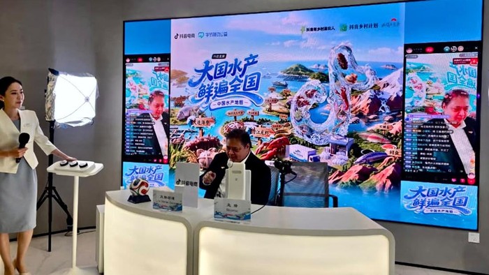 Menko Perekonomian Airlangga Hartarto di China