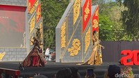 Kemeriahan acara terasa dari panggung Banyuwangi Ethno Carnival 2026 sejak awal pembukaan (Foto: Praditya Fauzi/detikjatim)