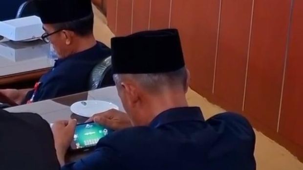 Pejabat main game di sidang paripurna DPRD Madiun Pejabat main game di sidang paripurna DPRD Madiun