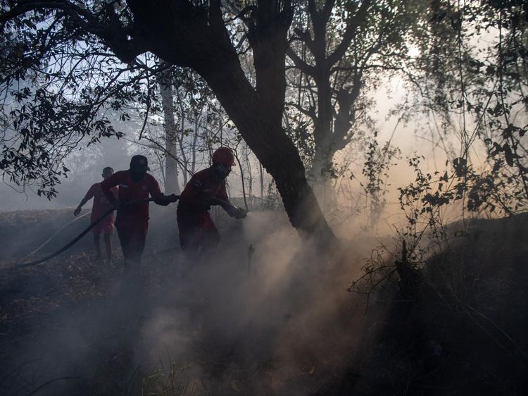 Manggala Agni dan Helikopter BNPB Padamkan Kebakaran Lahan