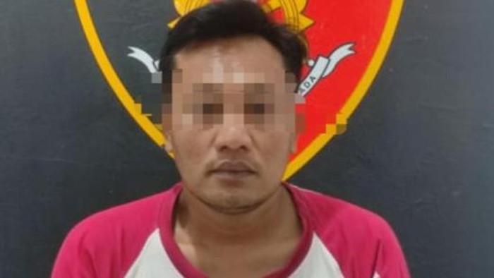 Pria yang bakar rumah mertuanya di Lubuklinggau saat diamankan polisi