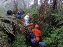 Video: Tim SAR Evakuasi Pendaki Kelelahan-Tak Sadarkan Diri di Gunung Agung