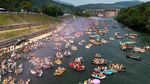 Ribuan Peserta Arungi Sungai Drina dalam Festival Tahunan di Serbia