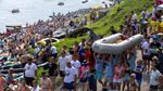 Ribuan Peserta Arungi Sungai Drina dalam Festival Tahunan di Serbia