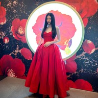 Penggemar dapat menantikan comeback Suzy lewat drama terbaru tahun ini. Bersama Kim Seon Ho, keduanya menampilkan chemistry sebagai vampir cantik dan pelukis di Potraits of Delusion. Foto: Instagram