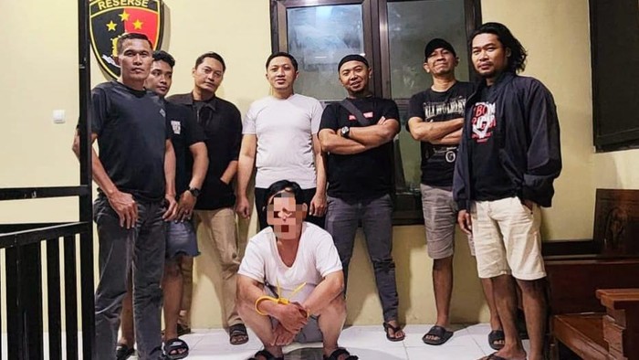 Polisi saat meringkus pelaku penipuan modus penggandaan uang di Banguntapan, Bantul.