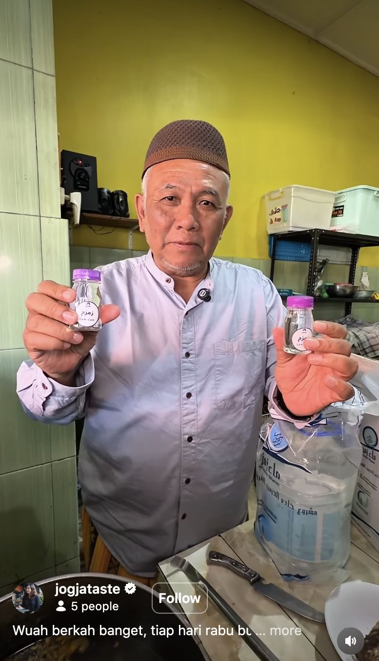 Unik! Sop Ceker di Jogja Ini Diracik dengan Campuran Air Zam-zam Unik! Sop Ceker di Jogja Ini Diracik dengan Campuran Air Zam-zam