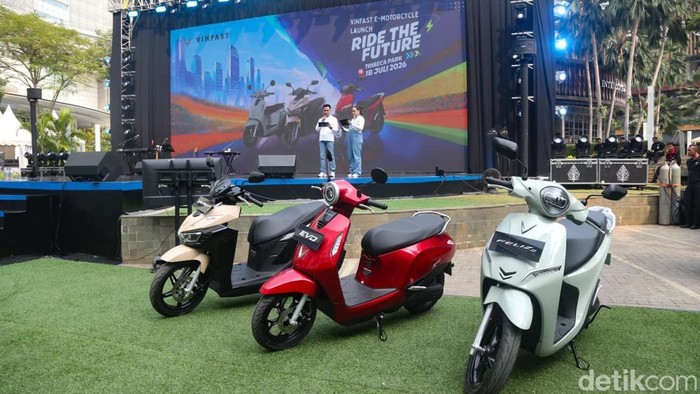 VinFast resmi meluncurkan tiga motor listrik di Jakarta, Sabtu (18/7/2026). Ada tiga model yang dipasarkan yakni VinFast Evo, VinFast Feliz II, VinFast Viper. Harganya kompetitif jika dibandingkan motor listrik ataupun motor bensin.