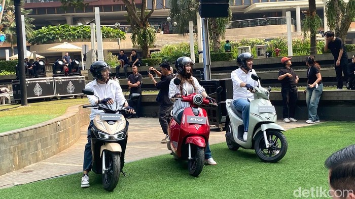 VinFast resmi meluncurkan tiga motor listrik di Jakarta, Sabtu (18/7/2026). Ada tiga model yang dipasarkan yakni VinFast Evo, VinFast Feliz II, VinFast Viper..