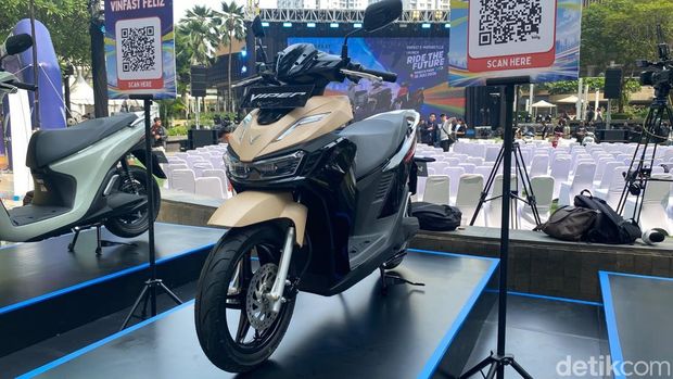 VinFast resmi meluncurkan tiga motor listrik di Jakarta, Sabtu (18/7/2026). Ada tiga model yang dipasarkan yakni VinFast Evo, VinFast Feliz II, VinFast Viper. VinFast resmi meluncurkan tiga motor listrik di Jakarta, Sabtu (18/7/2026). Ada tiga model yang dipasarkan yakni VinFast Evo, VinFast Feliz II, VinFast Viper.