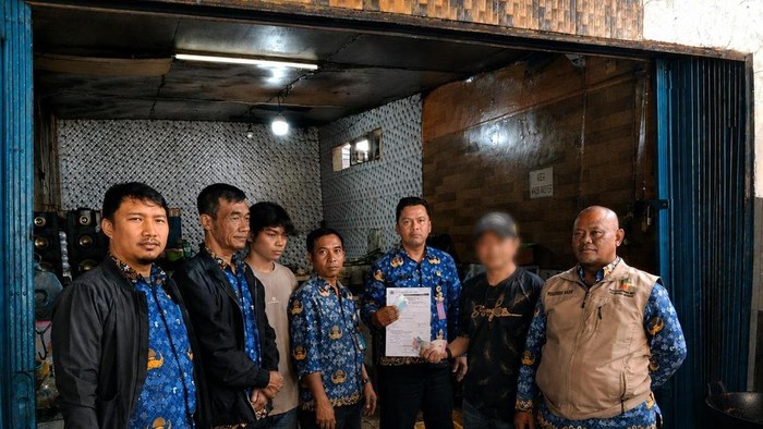Warga jaksel didenda Rp 500 ribu karena buang sampah sembarangan.