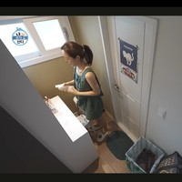 Sebelumnya Yuri diketahui cukup lama tinggal di asrama SNSD bersama Hyoyeon, meski banyak personel lainnya yang pindah. Namun kini ia memilih slow living di Pulau Jeju. Bintang drama Korea Parole Examiner Lee Han Shin itu merasa kehidupan di kota terasa sangat sibuk. Foto: dok. MBC