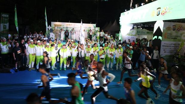 15.080 Pelari ramaikan Riau Bhayangkara Run 2026, gaungkan melawan karhutla di Pekanbaru, Minggu (19/7/2026).