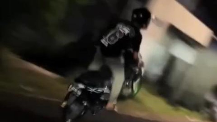 aksi freestyle pemotor di Cianjur