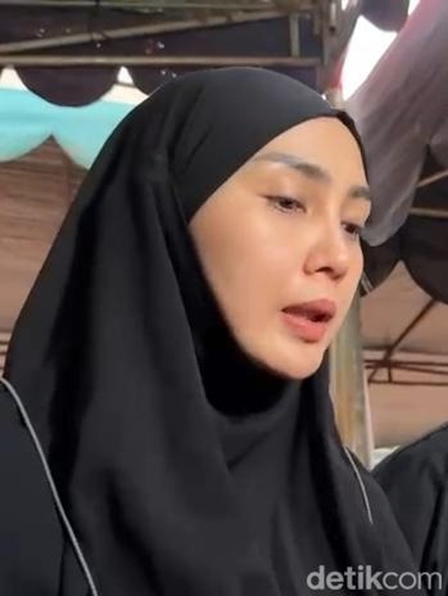 Duka Arie Untung dan Fenita Usai Ayah Meninggal Dunia