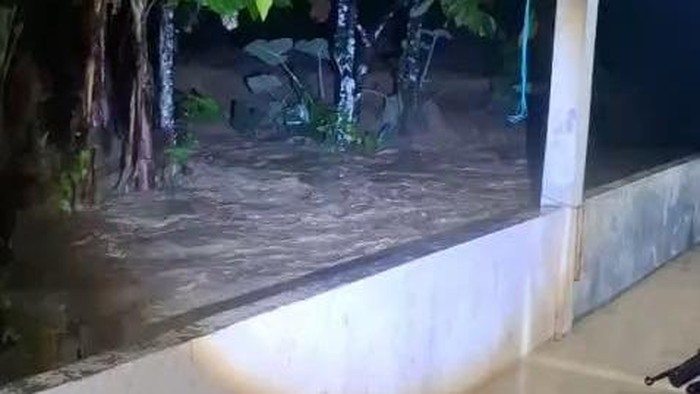 Banjir bandang terjadi di Sungai Batang, Agam