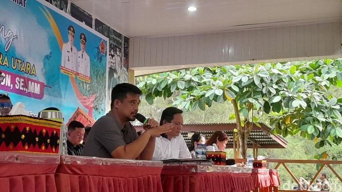 Gubsu Bobby Nasution saat menerima permohonan bantuan dari nelayan di Kabupaten Nias Barat