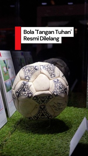 Video: Bola Gol Tangan Tuhan Maradona Dilelang, Harga Awal Rp 44,8 M