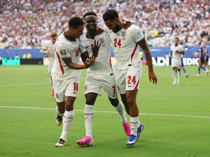 Drama 10 Gol! Inggris Libas Prancis 6-4, Saka Cetak Hat-trick