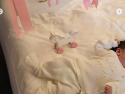 Gaya Chelsea Islan Umumkan Kelahiran, Pamer Foto Baby Charlisze