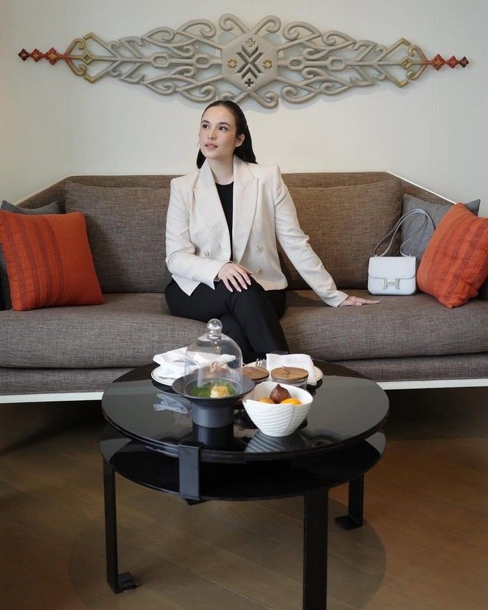 Chelsea Islan Hobi Nongkrong di Kafe, Minum Kopi hingga Ngemil Donat!
