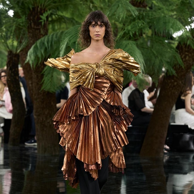Dior Couture Fall/Winter 2026-2027, Gaun Mewah Sarat Eksperimen Artistik