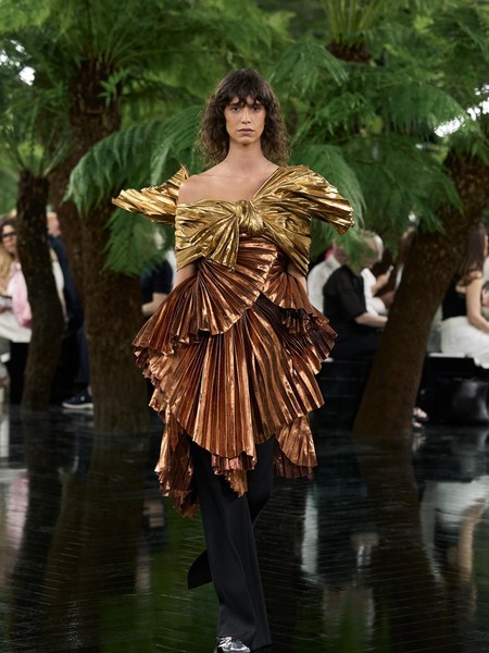 Dior Couture Fall/Winter 2026-2027, Gaun Mewah Sarat Eksperimen Artistik