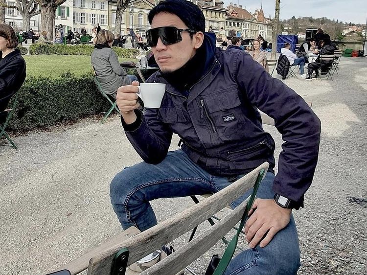 Seru! Desta Mahendra Rayakan Ultah Anak hingga Momen Ngopi di Swiss