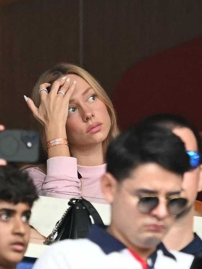 7 Foto Ester Exposito, Sosok Artis Spanyol yang Dihadiahi Gol oleh Mbappe
