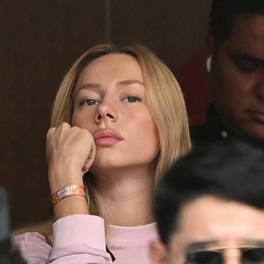 7 Foto Ester Exposito Sosok Artis Spanyol Yang Dihadiahi Gol Oleh Mbappe 7 Foto Ester Exposito Sosok Artis Spanyol Yang Dihadiahi Gol Oleh Mbappe