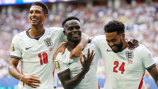 Hujan Gol! Inggris Hajar Prancis 6-4, Bukayo Saka Menggila di Piala Dunia 2026 Timnas Inggris menutup perjalanan mereka di Piala Dunia 2026 dengan manis setelah menaklukkan Prancis 6-4 dalam laga perebutan peringkat ketiga di Miami Stadium, Minggu (19/7/2026) dini hari WIB. Duel sengit yang menghasilkan 10 gol itu menjadi salah satu pertandingan paling menghibur sepanjang turnamen, dengan Bukayo Saka tampil sebagai bintang lewat torehan hattrick. REUTERS