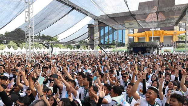 Kapolda Riau Irjen Herry Heryawan mengajak masyarakat menjaga alam di Riau Bhayangkara Run 2026, Minggu (19/7/2026).