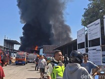 Pabrik Sandal Porto di Karanganyar Terbakar, Asap Hitam Membubung Tinggi