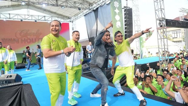 Kekompakan Kapolda Riau dan Pangdam XIX/Tuanku Tambusai di Riau Bhayangkara Run 2026, Minggu (19/7/2026).