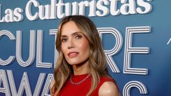 Mandy Moore Pamer Kulit Bergelambir Usai Punya 3 Anak