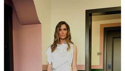 Mandy Moore Pamer Kulit Bergelambir Usai Punya 3 Anak