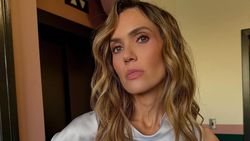 Mandy Moore Pamer Kulit Bergelambir Usai Punya 3 Anak