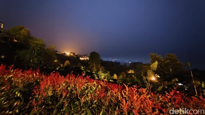 Melihat city light dari Botanika, Kuningan