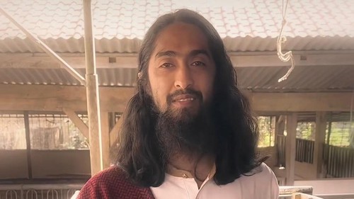 Pedagang kambing di Kota Batu yang viral disebut berpenampilan mirip Yesus.