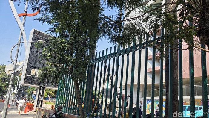 Sejumlah mall di Surabaya milik Pakuwon Grup dipasang pagar