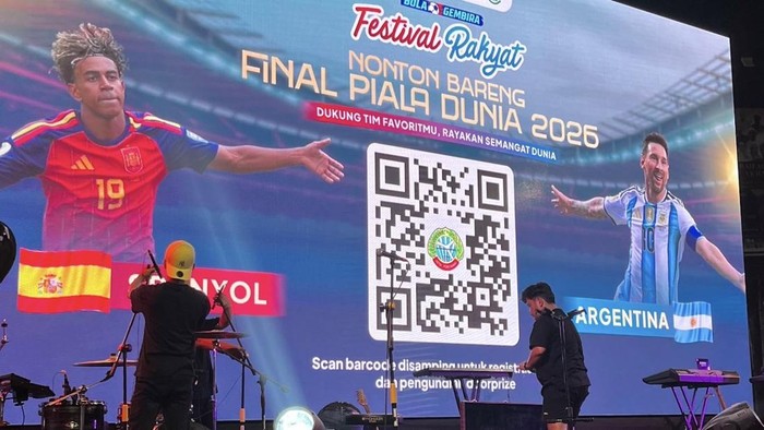 Persiapan nobar terbesar di Kalbar, di Jalan Rahadi Usman Pontianak.