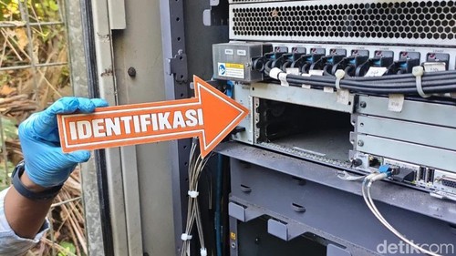 Polisi melakukan olah TKP di lokasi pencurian modul tower BTS, Sabtu (18/7/2026)
