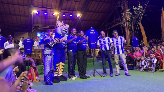 Prosesi pengumuman Mariano Peralta sebagai pemain Persib. Prosesi pengumuman Mariano Peralta sebagai pemain Persib.