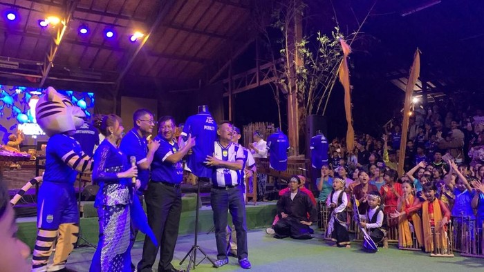 Prosesi pengumuman Mariano Peralta sebagai pemain Persib.