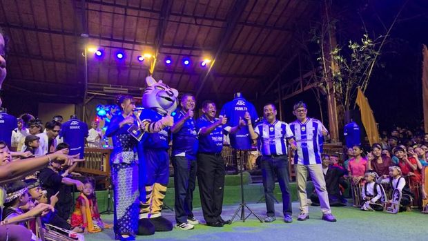 Prosesi pengumuman Mariano Peralta sebagai pemain Persib. Prosesi pengumuman Mariano Peralta sebagai pemain Persib.