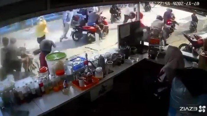 Rekaman CCTV detik-detik tawuran maut pelajar di Karangawen, Demak.