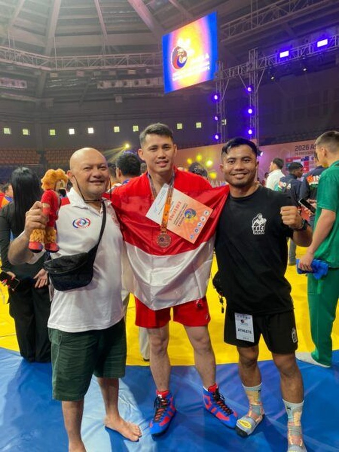 Rian Hendris Saputra, mahasiswa FT UI berhasil membawa pulang medali perunggu pada nomor Combat Sambo kelas 79 kilogram dalam Asia and Oceania Sambo Championship 2026.