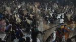Ribuan Warga Serbu Festival Memet Ikan 2026, Dua Ton Ikan Ludes Jadi Rebutan