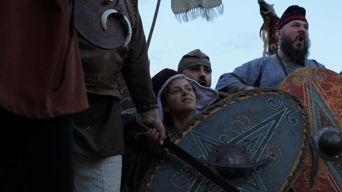 Suasana masa lalu kembali hidup di Festival Rekonstruksi Sejarah Getodava di Poiana, dekat Iasi, Rumania. Para peserta mengenakan pakaian prajurit Dacia, Goth, hingga gladiator untuk menghadirkan kembali kisah pertempuran era Romawi-Dacia yang berlangsung ribuan tahun lalu. REUTERS/Andreea Campeanu