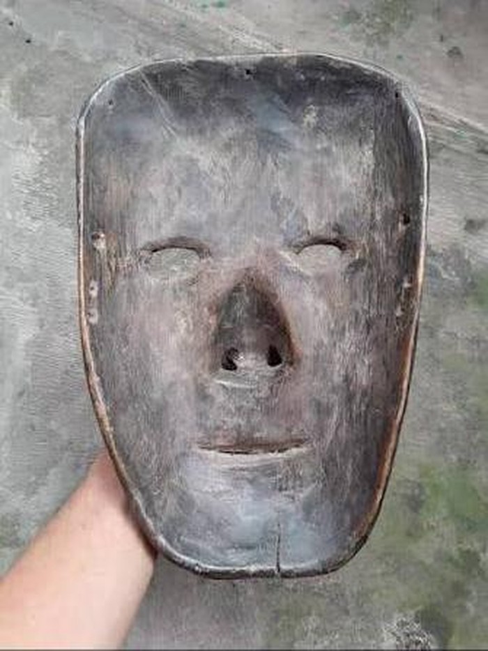 Topeng loncek Dayak Kanayatn